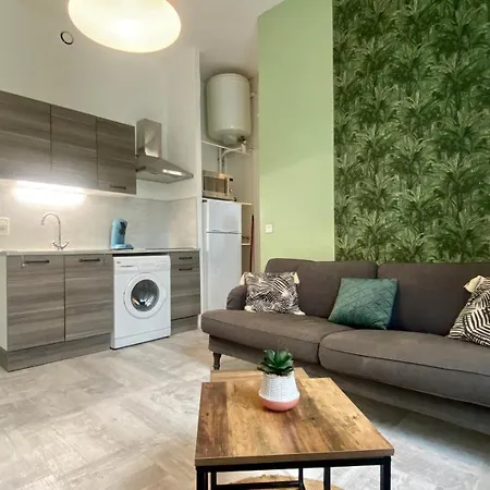 30m2 - 400 Metres Cite Mediavale Apartment