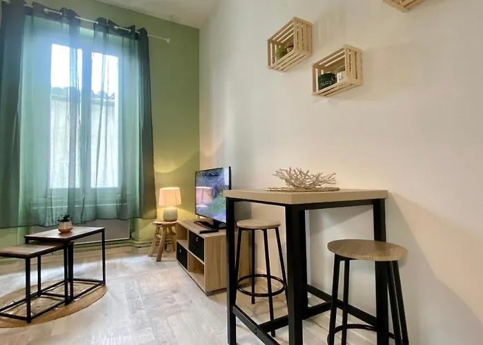 30m2 - 400 Metres Cite Mediavale *