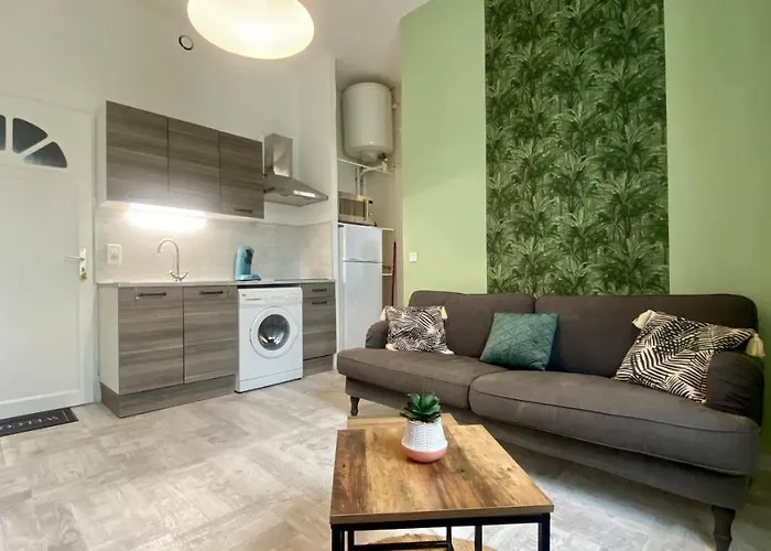 30m2 - 400 Metres Cite Mediavale Apartment